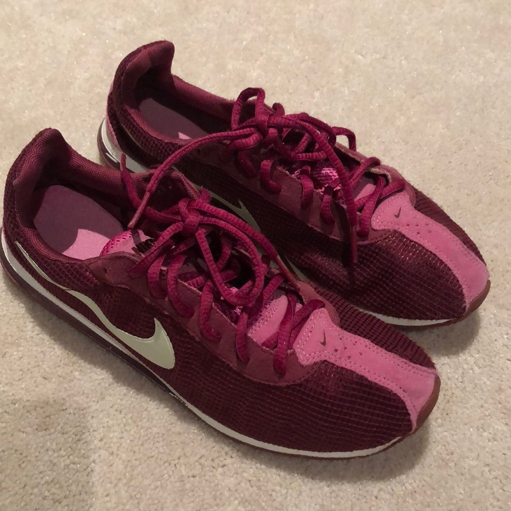 nike sneakers (women US 8.5)